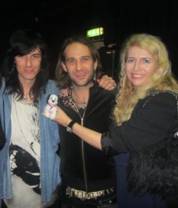 The Howling's The Rev and Blacky get accosted by Louella's new mascot!